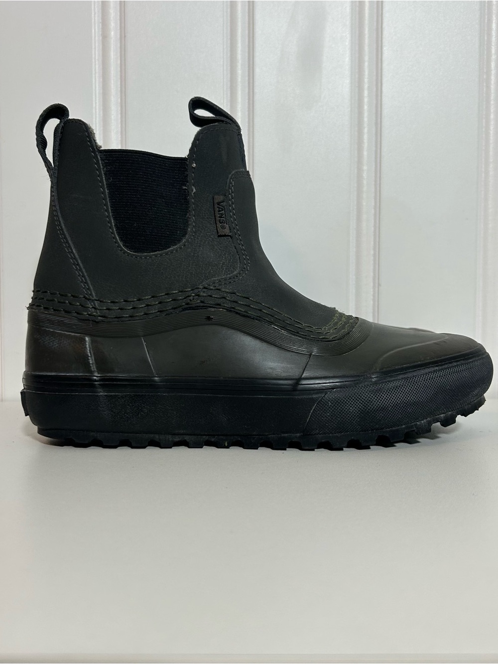 Vans mte standard mid chelsea rubber all weather lined boots boots black women 8